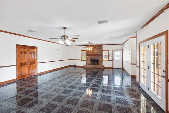 109 Parlange Dr, Houma, LA 70360