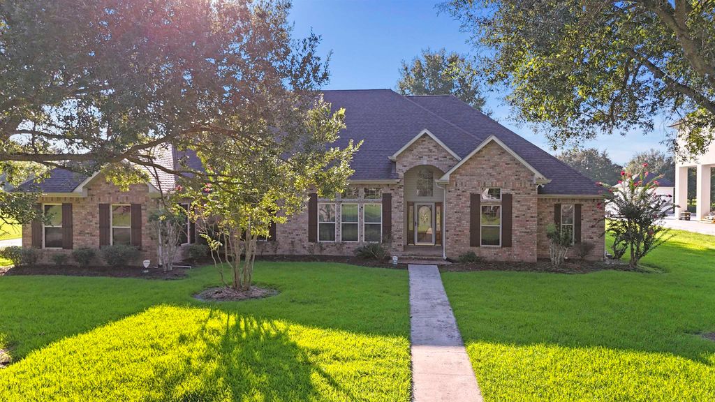 109 Parlange Dr, Houma, LA 70360