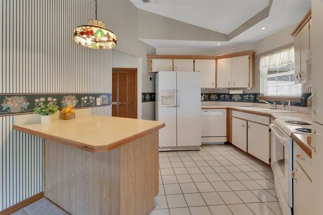 1200 S VILLAGE LAKE DRIVE, Deland, FL 32724