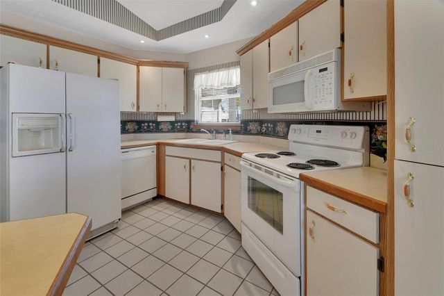 1200 S VILLAGE LAKE DRIVE, Deland, FL 32724