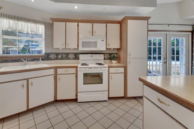 1200 S VILLAGE LAKE DRIVE, Deland, FL 32724