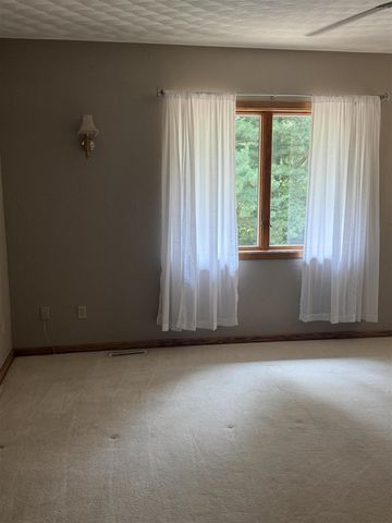 8362 E River Road, Battle Creek, MI 49014