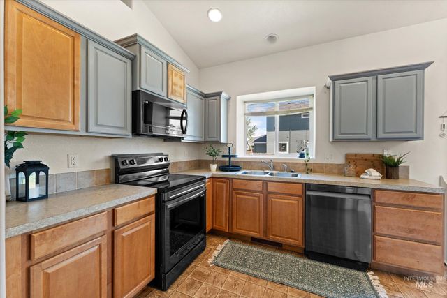 760 SW Josephine, Mountain Home, ID 83647