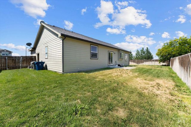 760 SW Josephine, Mountain Home, ID 83647