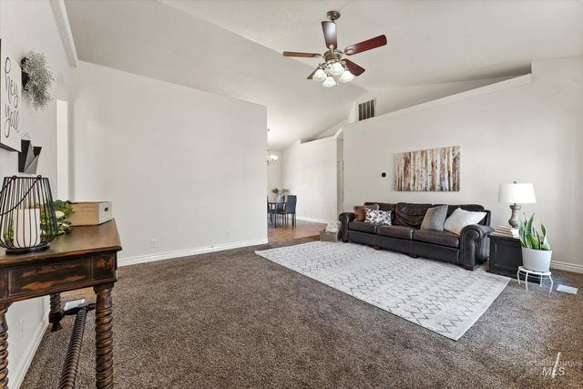760 SW Josephine, Mountain Home, ID 83647