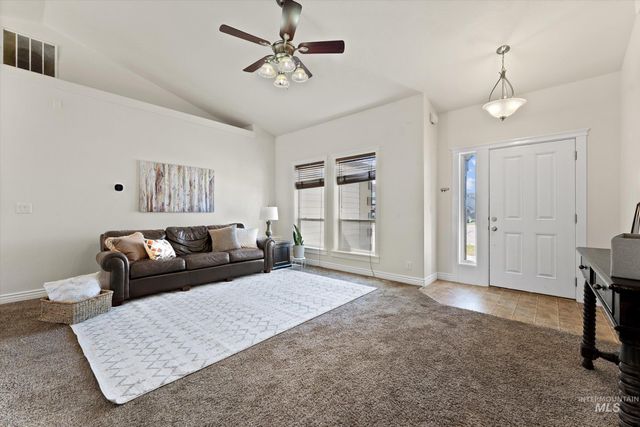760 SW Josephine, Mountain Home, ID 83647