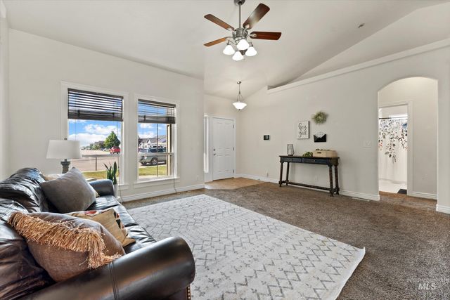 760 SW Josephine, Mountain Home, ID 83647