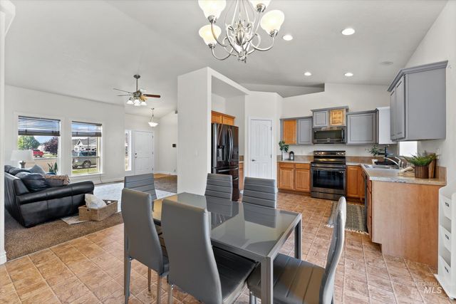 760 SW Josephine, Mountain Home, ID 83647