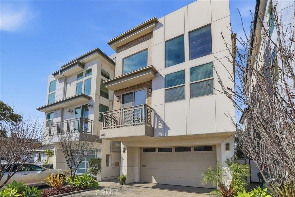 Image 1 of property listing at 1745 Spreckels Lane, Redondo Beach, CA 90278