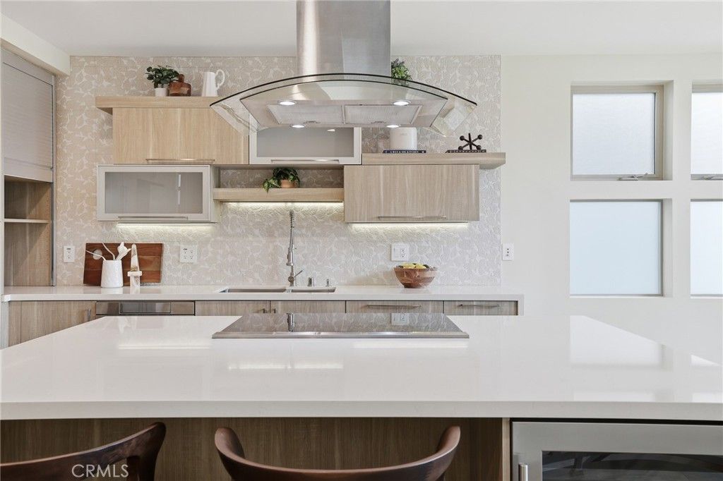 Image 11 of property listing at 1745 Spreckels Lane, Redondo Beach, CA 90278