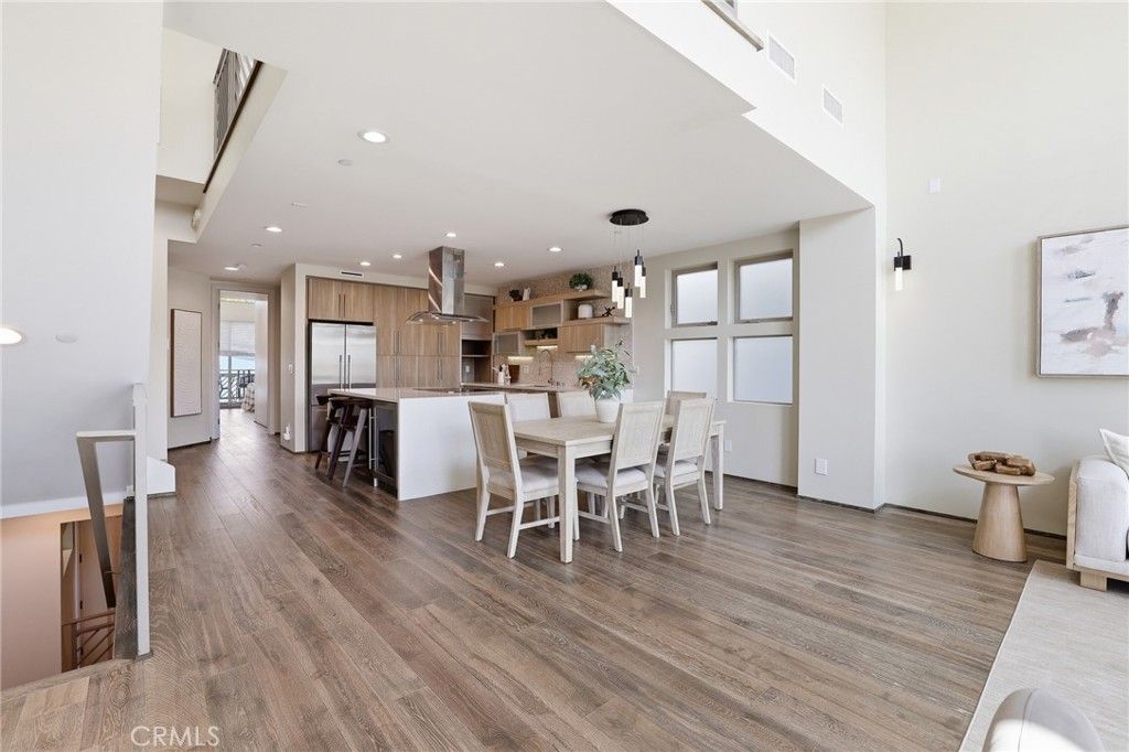 Image 13 of property listing at 1745 Spreckels Lane, Redondo Beach, CA 90278