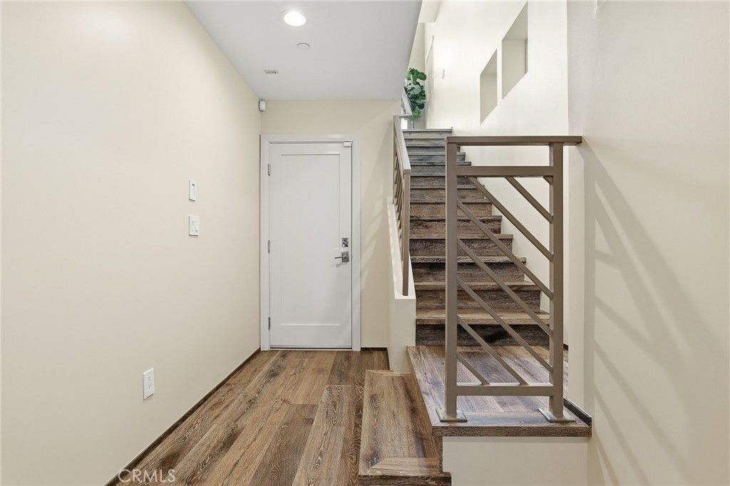 Image 15 of property listing at 1745 Spreckels Lane, Redondo Beach, CA 90278