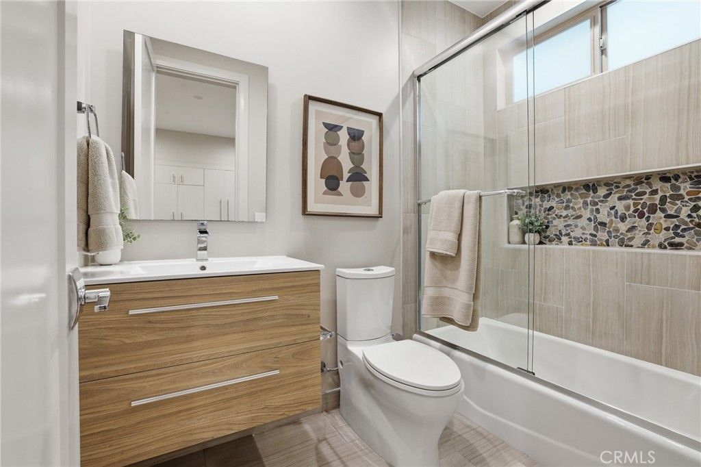 Image 18 of property listing at 1745 Spreckels Lane, Redondo Beach, CA 90278