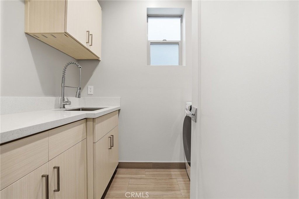 Image 20 of property listing at 1745 Spreckels Lane, Redondo Beach, CA 90278