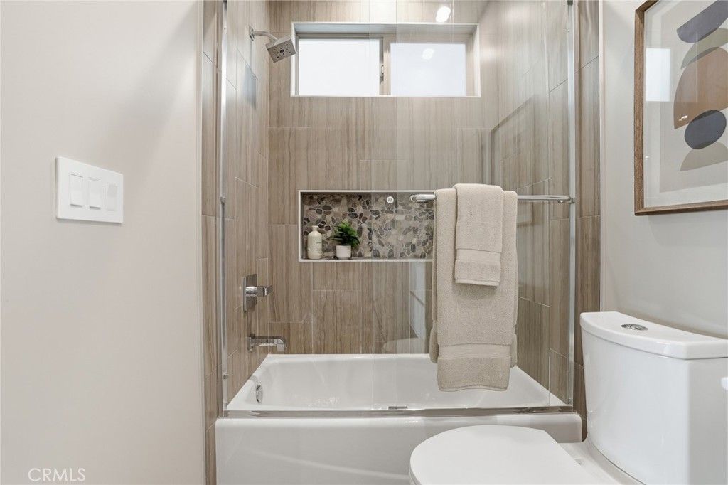 Image 24 of property listing at 1745 Spreckels Lane, Redondo Beach, CA 90278