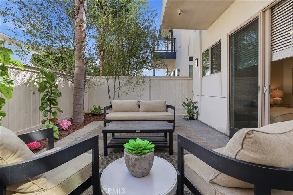 Image 25 of property listing at 1745 Spreckels Lane, Redondo Beach, CA 90278