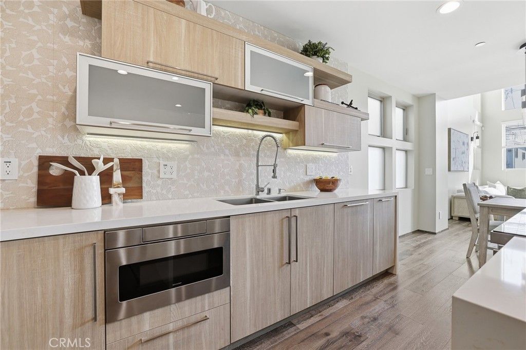 Image 3 of property listing at 1745 Spreckels Lane, Redondo Beach, CA 90278