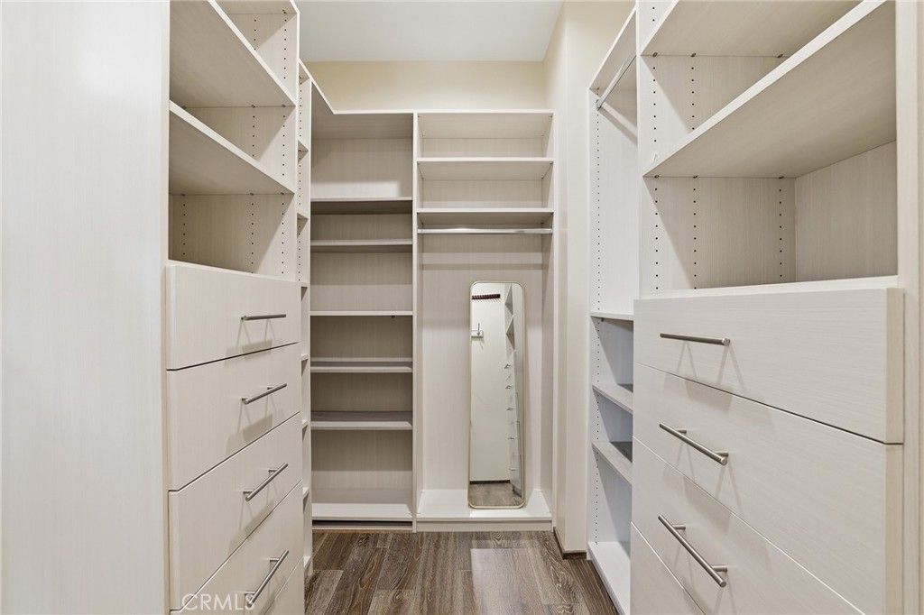 Image 31 of property listing at 1745 Spreckels Lane, Redondo Beach, CA 90278