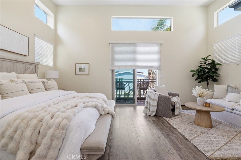 Image 32 of property listing at 1745 Spreckels Lane, Redondo Beach, CA 90278