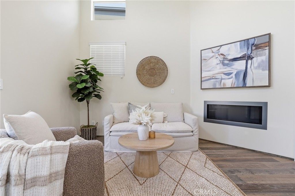 Image 35 of property listing at 1745 Spreckels Lane, Redondo Beach, CA 90278