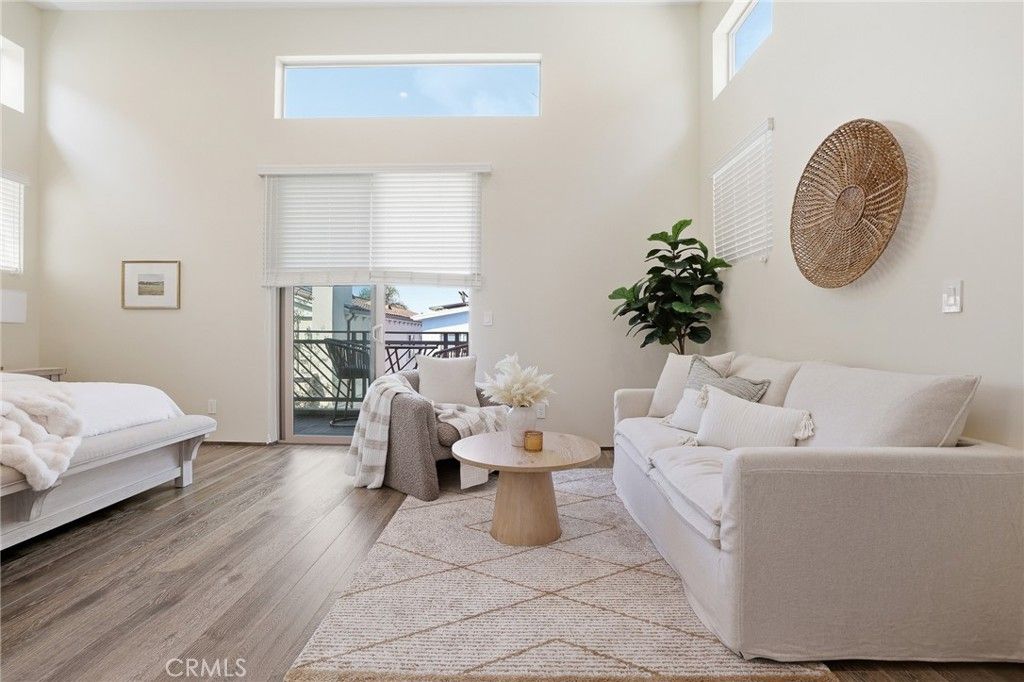 Image 36 of property listing at 1745 Spreckels Lane, Redondo Beach, CA 90278