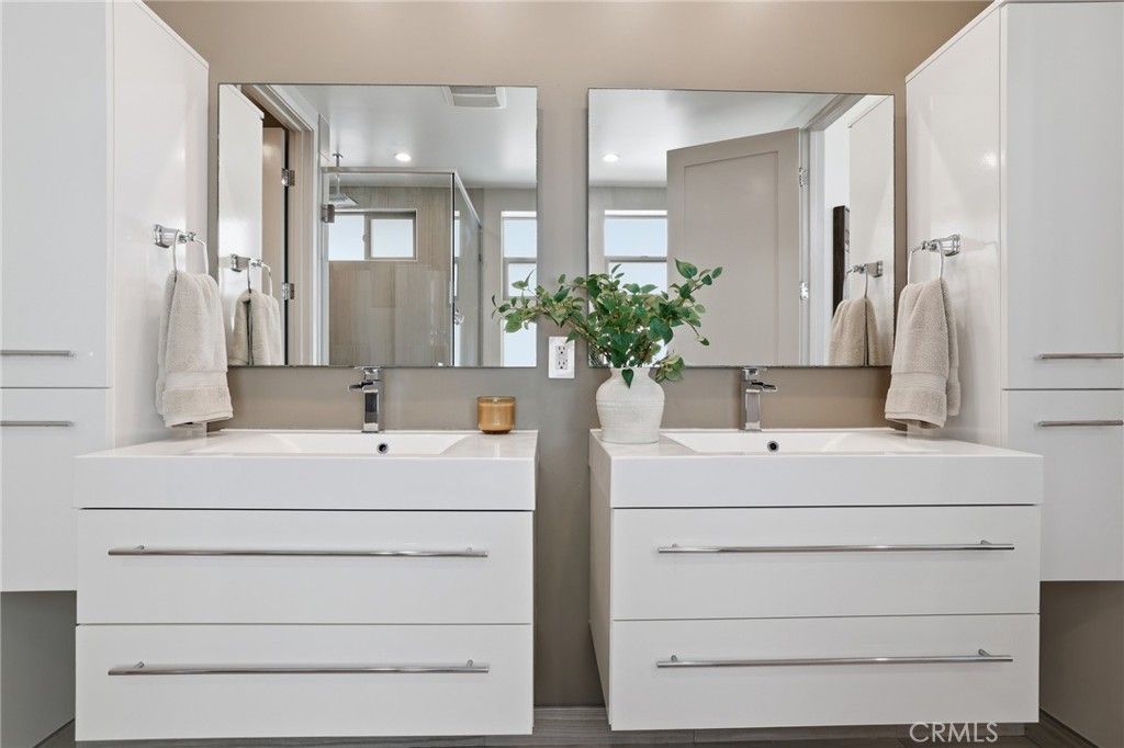 Image 38 of property listing at 1745 Spreckels Lane, Redondo Beach, CA 90278