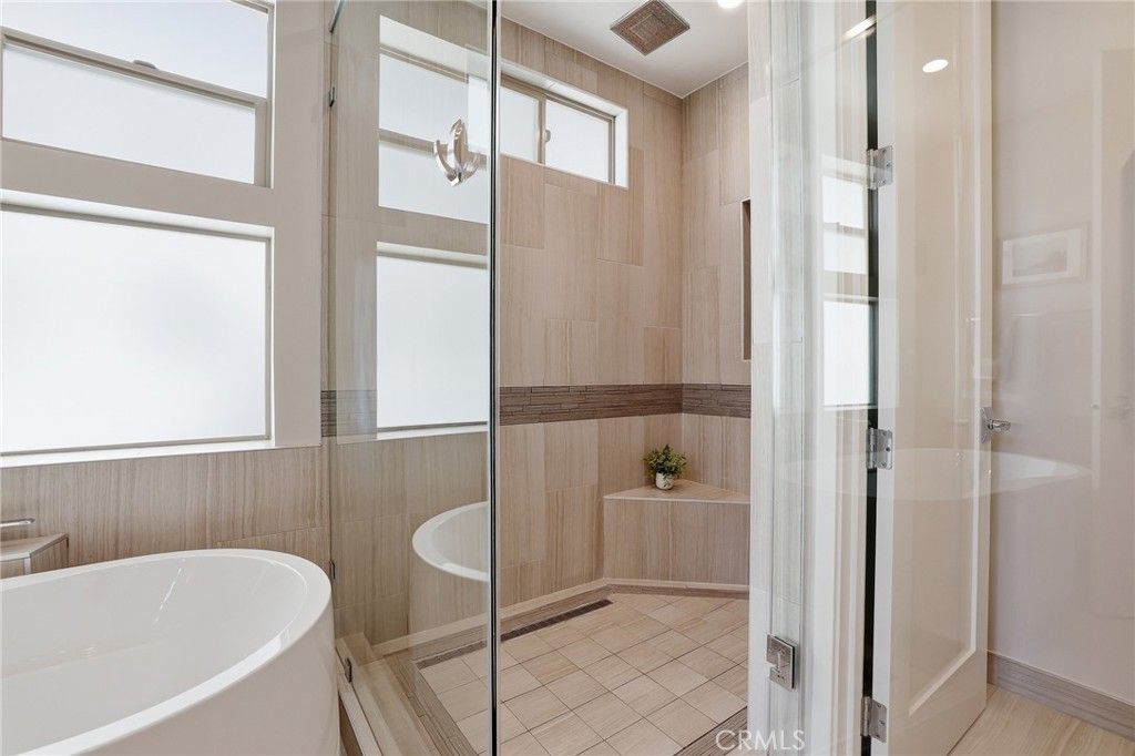 Image 39 of property listing at 1745 Spreckels Lane, Redondo Beach, CA 90278