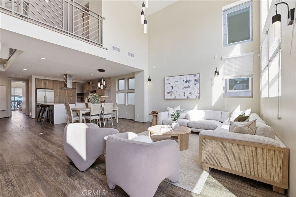 Image 4 of property listing at 1745 Spreckels Lane, Redondo Beach, CA 90278