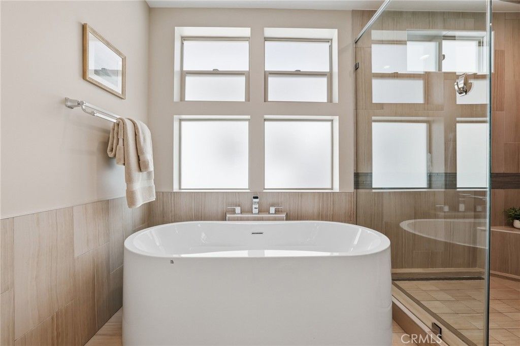 Image 40 of property listing at 1745 Spreckels Lane, Redondo Beach, CA 90278