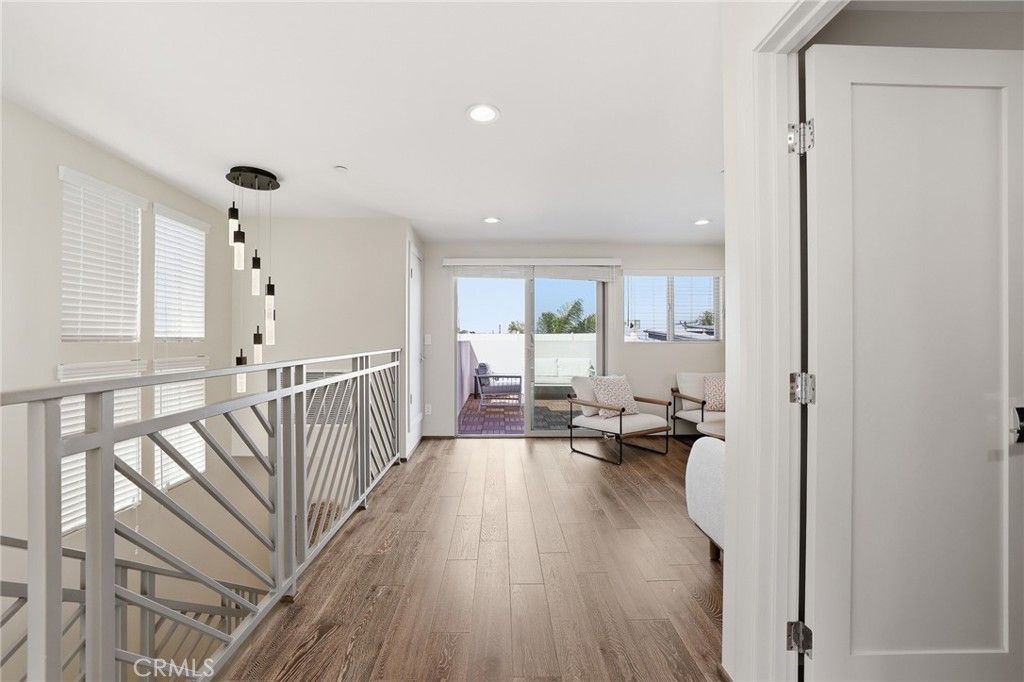 Image 46 of property listing at 1745 Spreckels Lane, Redondo Beach, CA 90278