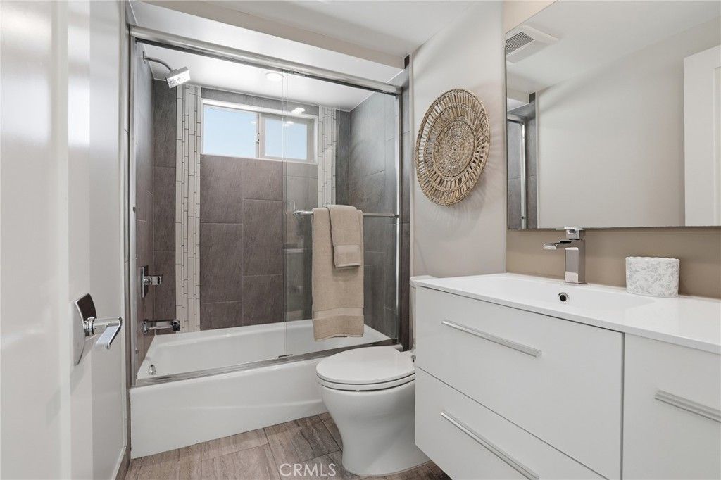 Image 48 of property listing at 1745 Spreckels Lane, Redondo Beach, CA 90278