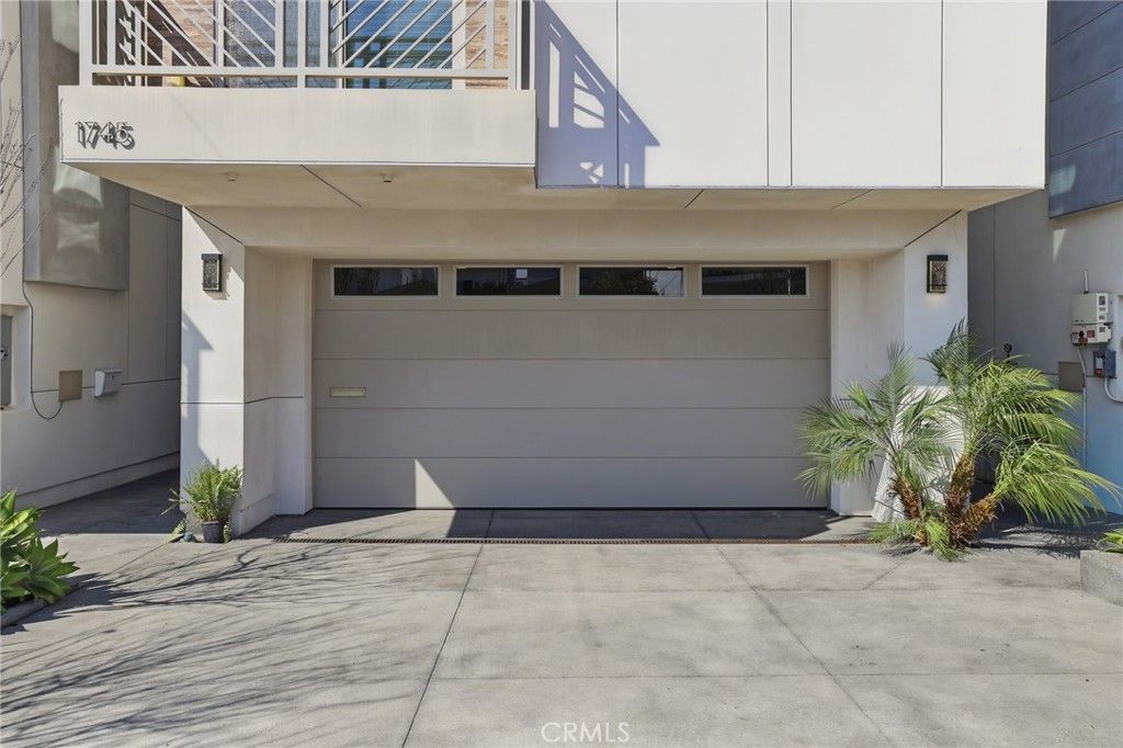 Image 53 of property listing at 1745 Spreckels Lane, Redondo Beach, CA 90278
