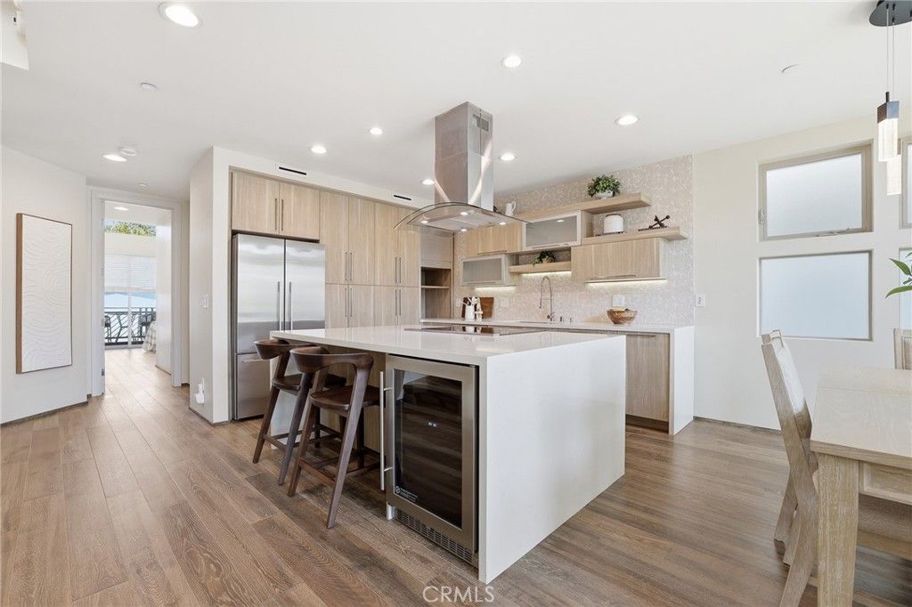 Image 6 of property listing at 1745 Spreckels Lane, Redondo Beach, CA 90278