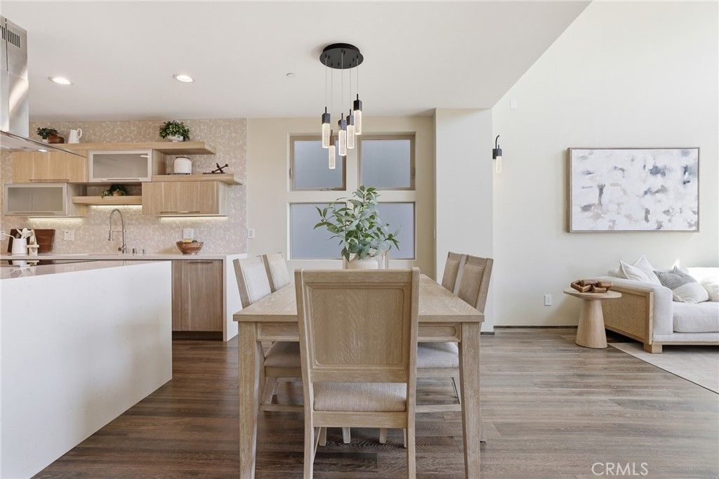 Image 9 of property listing at 1745 Spreckels Lane, Redondo Beach, CA 90278