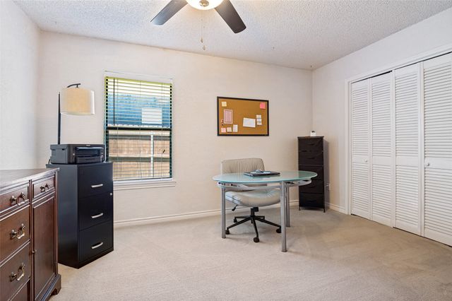 226 Oakwood Drive, Lancaster, TX 75146
