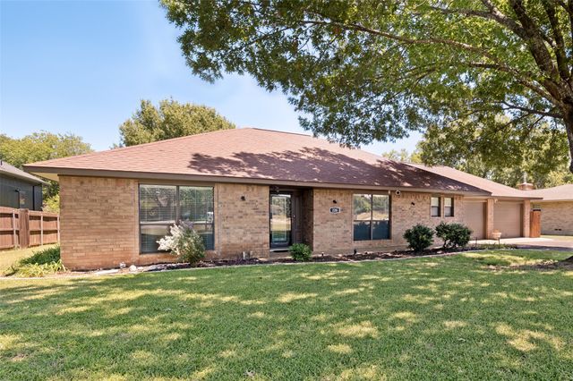226 Oakwood Drive, Lancaster, TX 75146