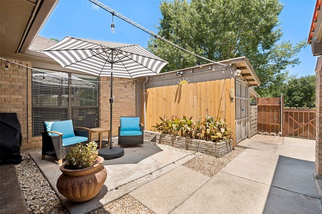 226 Oakwood Drive, Lancaster, TX 75146
