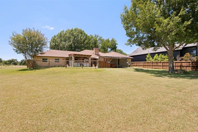 226 Oakwood Drive, Lancaster, TX 75146