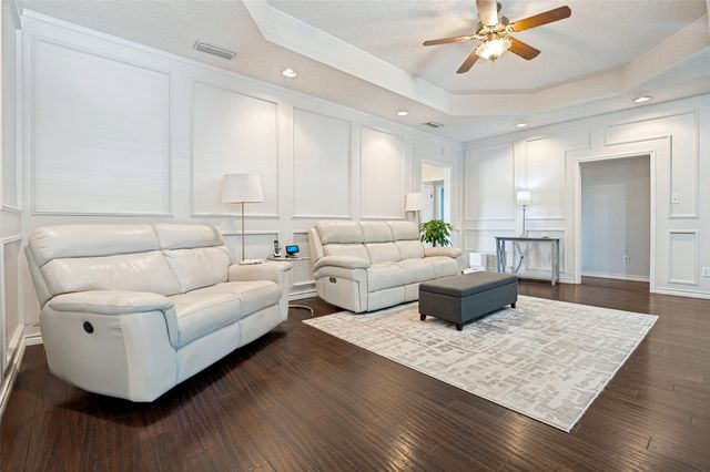 226 Oakwood Drive, Lancaster, TX 75146