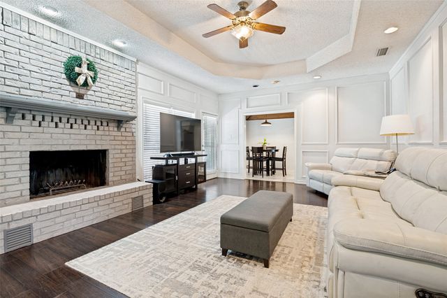 226 Oakwood Drive, Lancaster, TX 75146