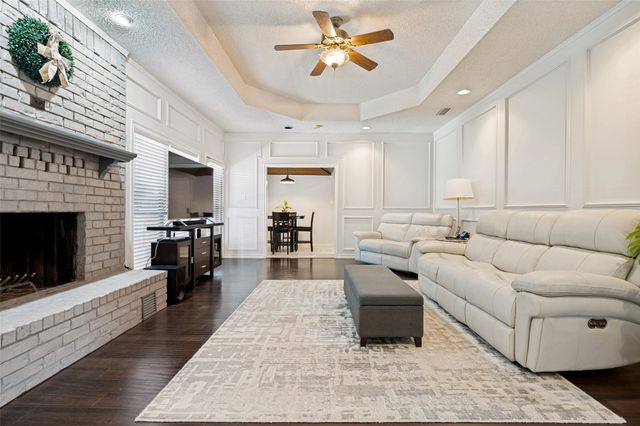 226 Oakwood Drive, Lancaster, TX 75146