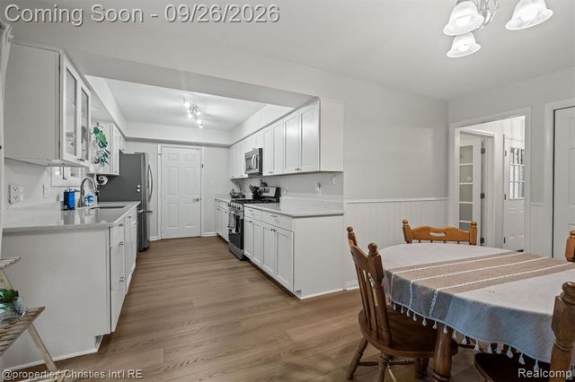 225 S Williams Lake Road, Waterford, MI 48327