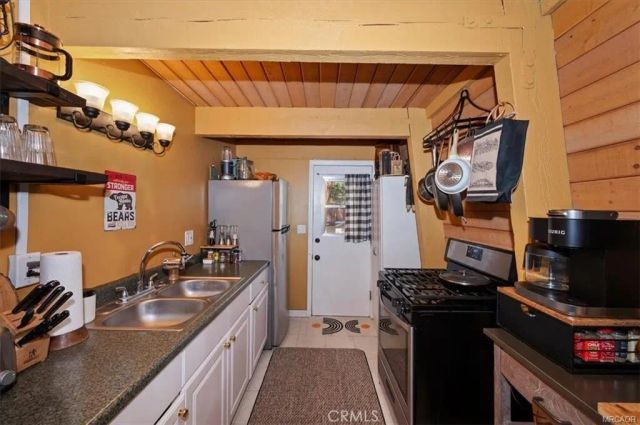 756 Cedar, Sugarloaf, CA 92386