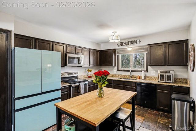 9566 Daleview Drive, Green Oak Township, MI 48178