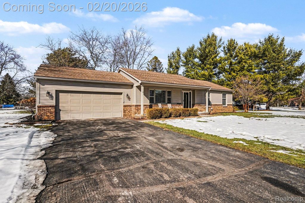 9566 Daleview Drive, Green Oak Township, MI 48178