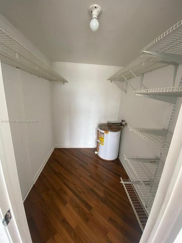 1881 Middle River Dr 403, Fort Lauderdale, FL 33305