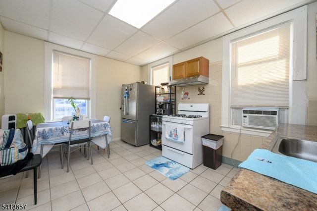 427 N 12Th St, Newark City, NJ 07107