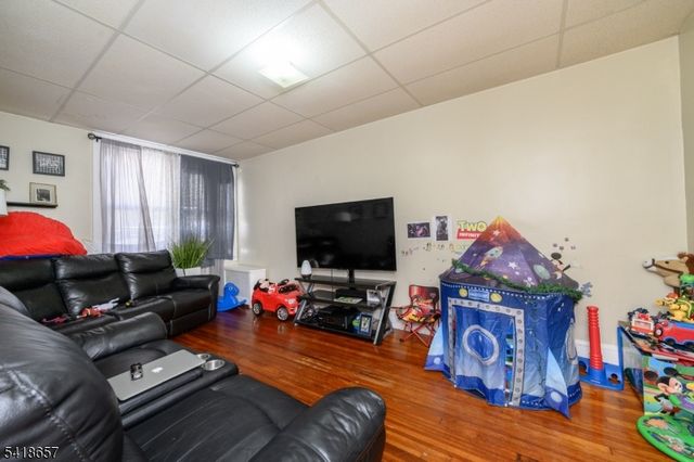 427 N 12Th St, Newark City, NJ 07107