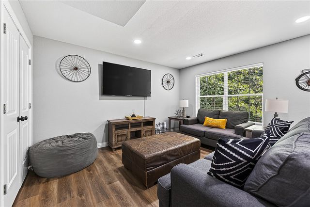 1 Binham Lane, Bella Vista, AR 72715