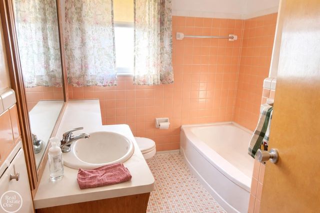 18746 Woodside Street, Harper Woods, MI 48225